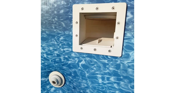 Skimmer a vratná tryska