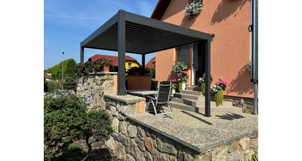 Bioklimatická pergola INTRO PLUS 4x3 m, hliník  - volně stojící