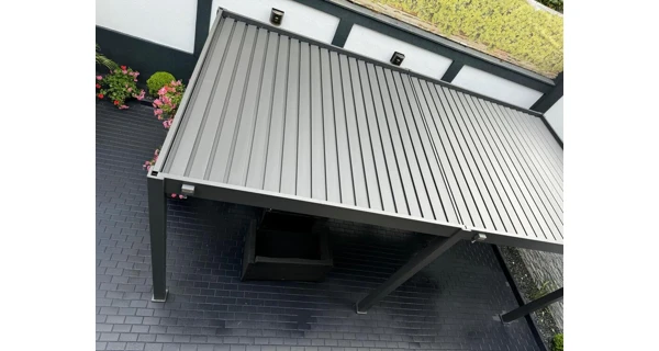 Bioklimatická pergola INTRO PLUS 6x3 m, hliník - volně stojící