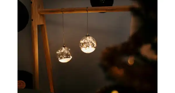 Crystal závěsná koule s větvičkou 12 LED