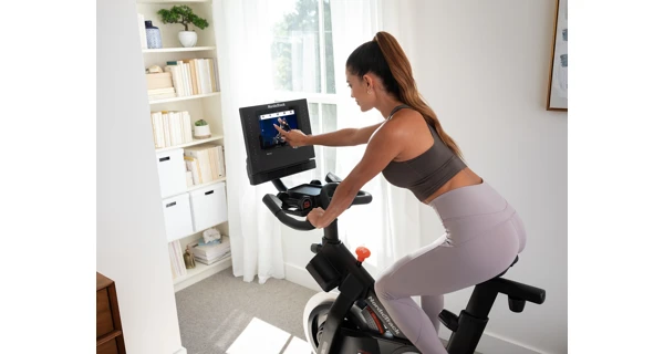 Cyklotrenažér NordicTrack Studio 10"