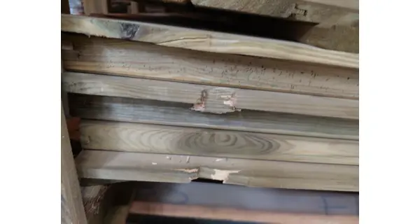 Dětský dřevěný domeček Marimex Chalupa (Poškozené prkna)