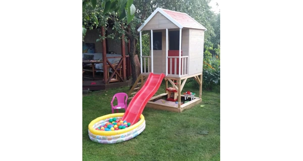 Dětský dřevěný domeček Marimex Veranda se skluzavkou