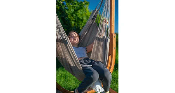 Houpací sedačka se stojanem La Siesta Udine Outdoor, almond