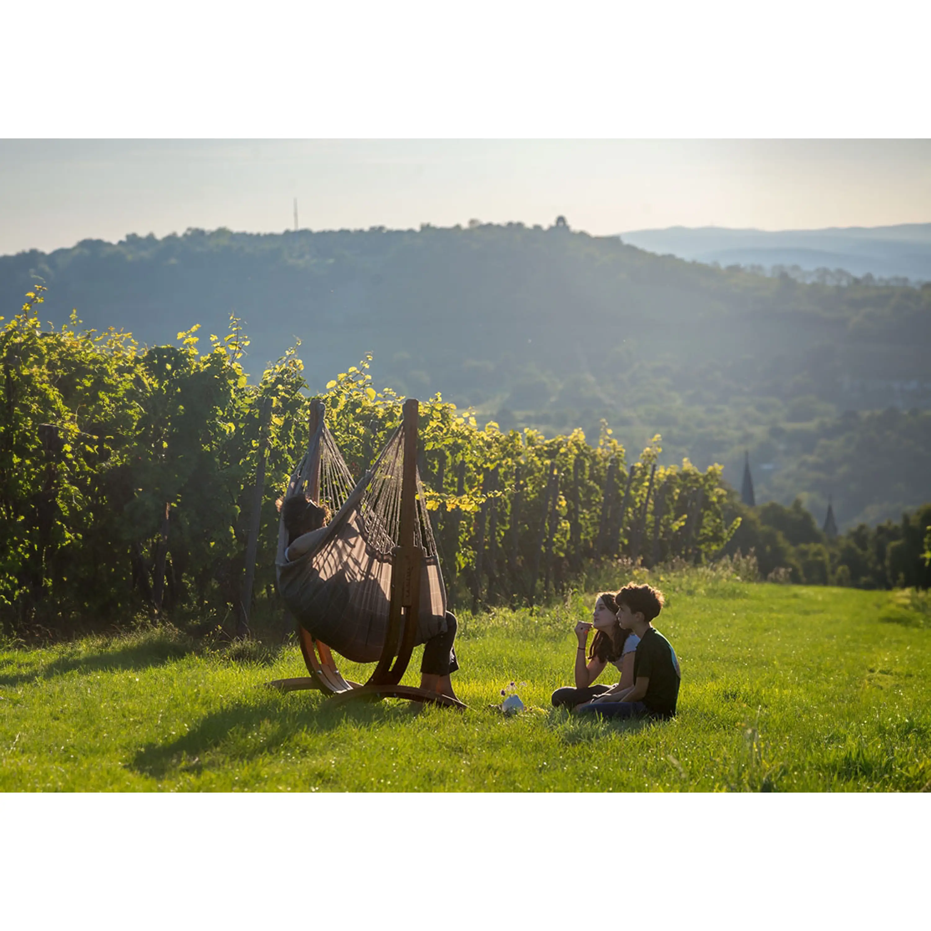 Marimex | Houpací sedačka se stojanem La Siesta Udine Outdoor, almond | 11640606 Obrázek