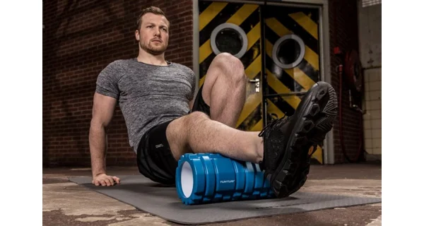 Masážní válec Foam Roller TUNTURI 33 cm / 13 cm oranžový
