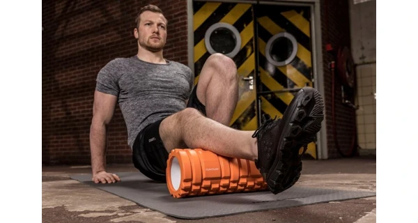 Masážní válec Foam Roller TUNTURI 33 cm / 13 cm oranžový
