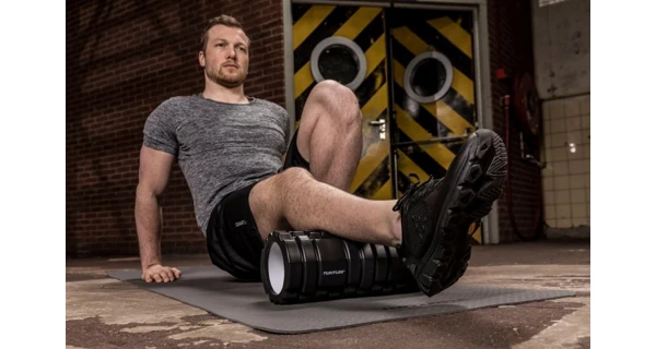 Masážní válec Foam Roller TUNTURI 33 cm / 13 cm oranžový