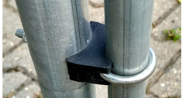 Náhradní spona k trampolíně