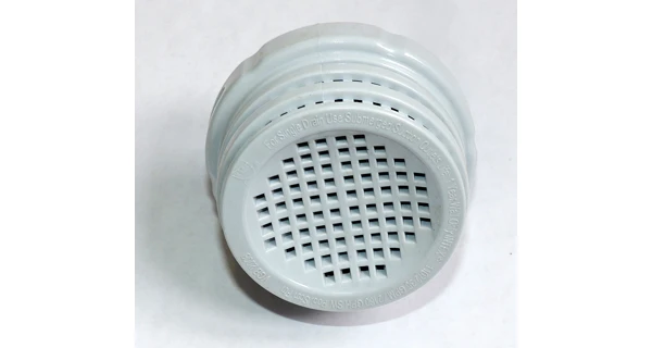 Průchod stěnou k bazénu Tampa s filtrem