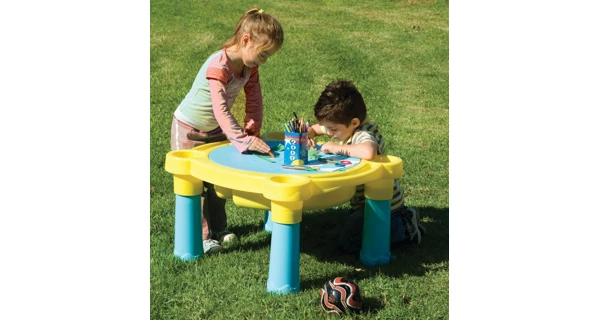 Stoleček - pískoviště a voda