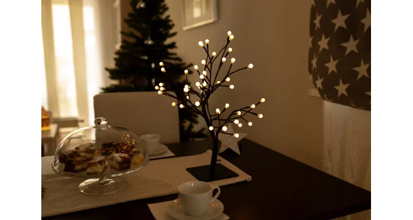 Stromek s žárovkami 48 LED - teplá bílá