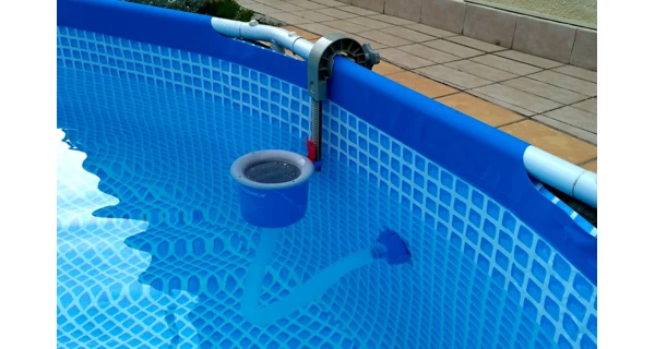 Univerzální závěsný skimmer