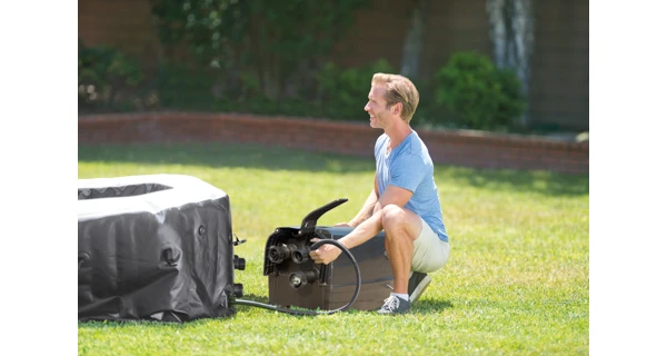 Vířivý bazén Pure Spa - Jet & Bubble Deluxe HWS 4 + Solární sprcha UNO 35 l hliníková s LED světlem