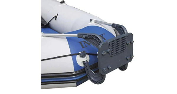 Závěs na motor ke člunu